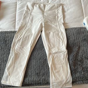 Lululemon Twist and Train white design Crops size 4